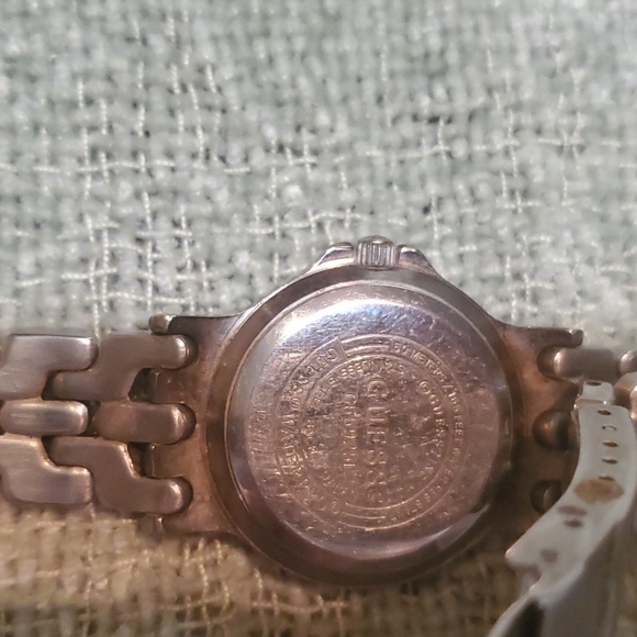 Ladies Guess watch - Picture 3 of 3